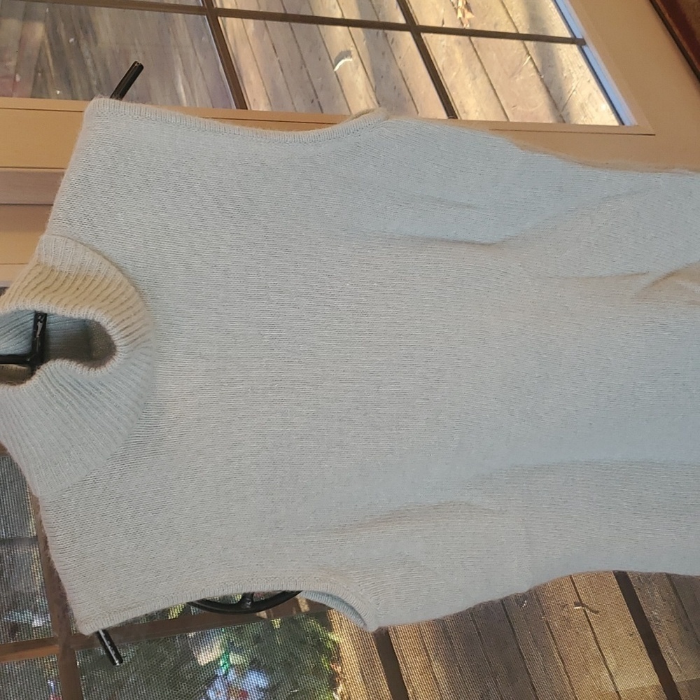 JH Collectibles 90%‎ Lambswool & Angora Turtleneck Sleeveless Sz. S Sweater - Picture 2 of 10